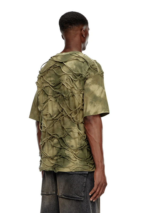 T-shirt with floating strands