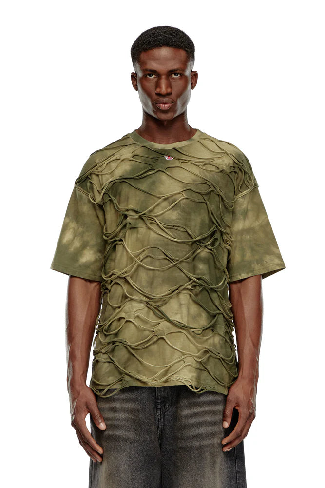 T-shirt with floating strands