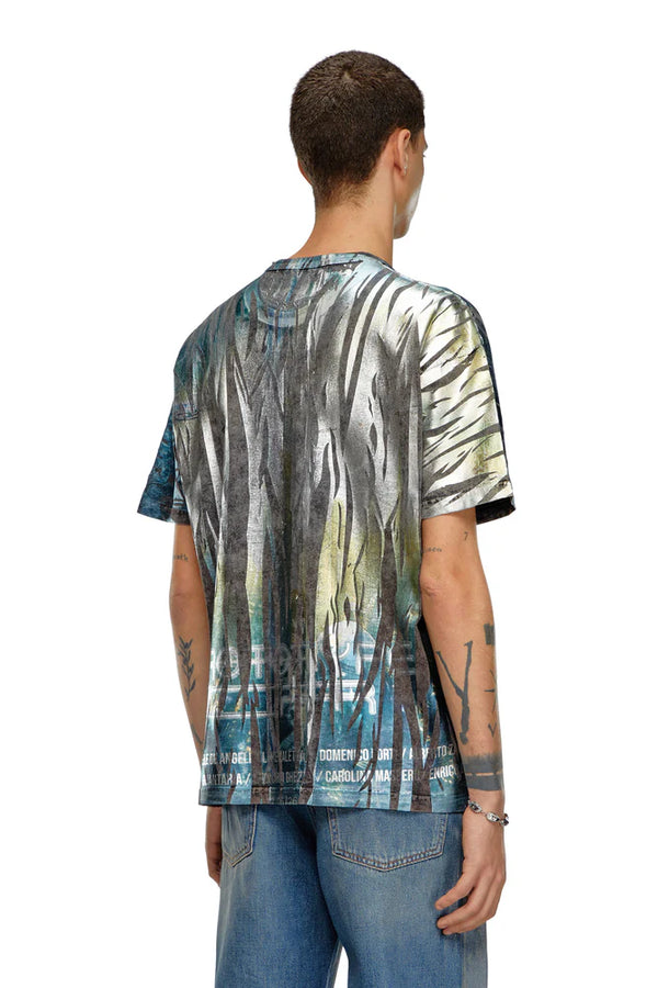 T-shirt with creased foil treatment