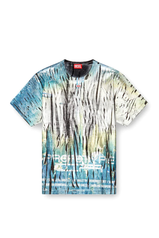 T-shirt with creased foil treatment
