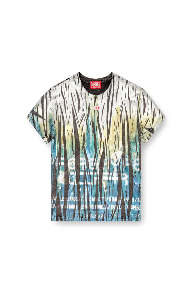 T-shirt with creased foil treatment