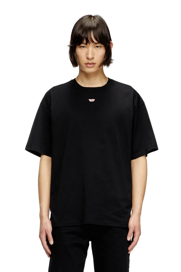 T-shirt with embroidered D patch