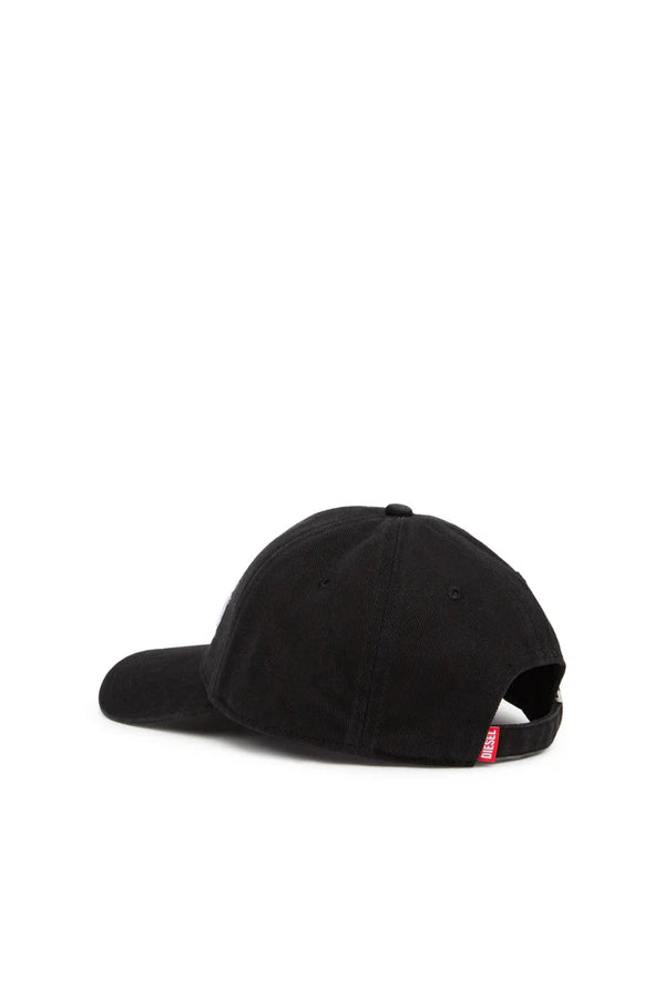 Baseball cap with logo embroidery