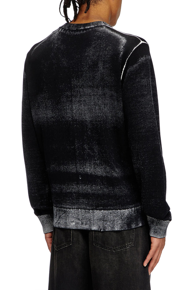 V-neck jumper with reverse print