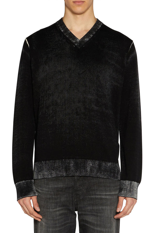 V-neck jumper with reverse print