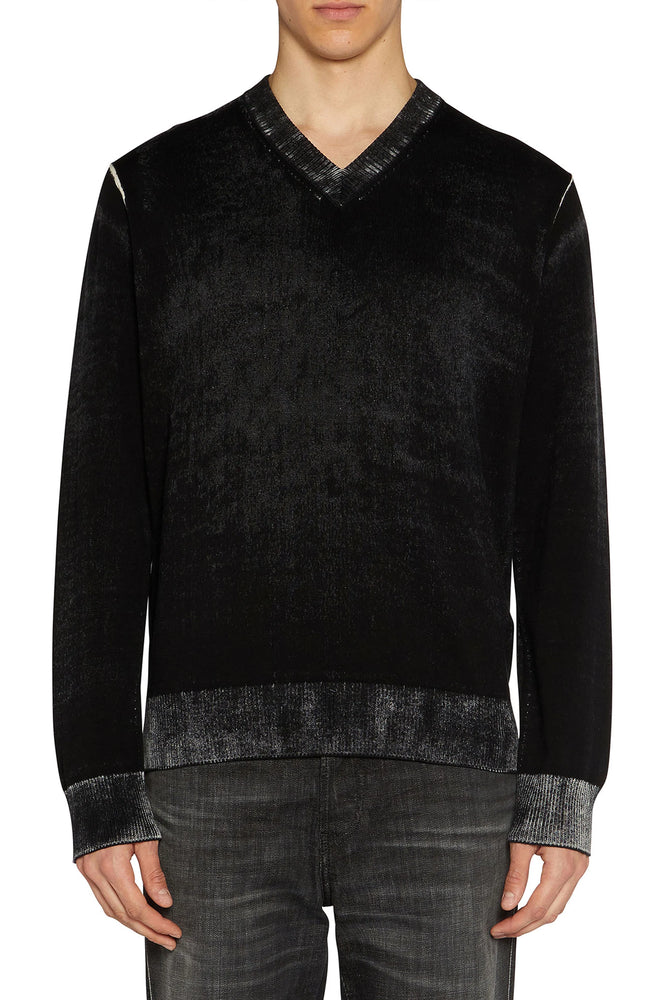 V-neck jumper with reverse print
