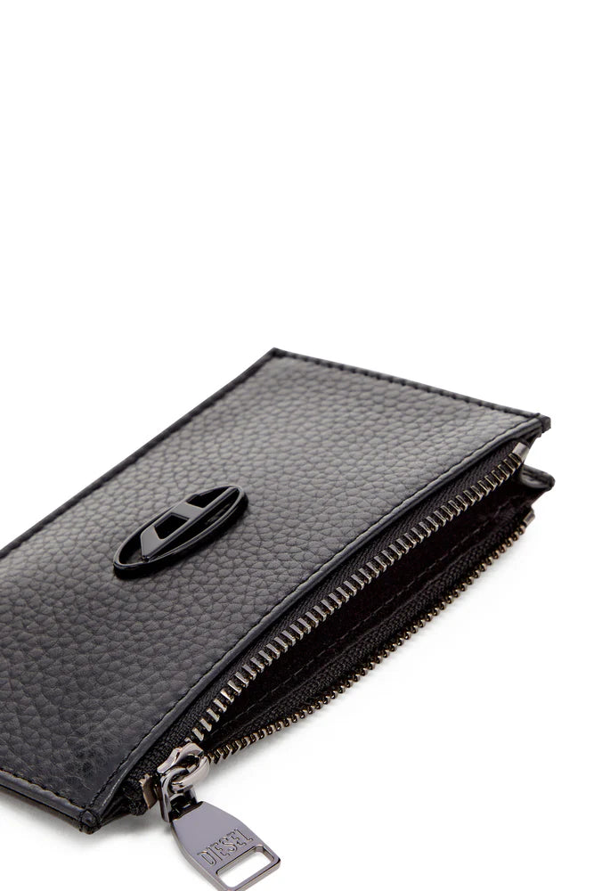 Flat card holder in grainy leather