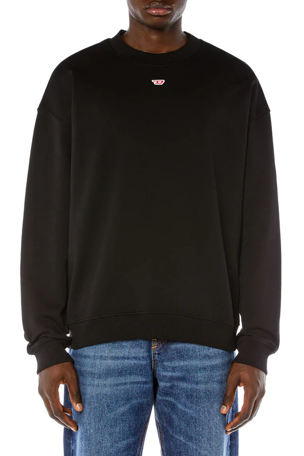 Sweatshirt with D logo patch