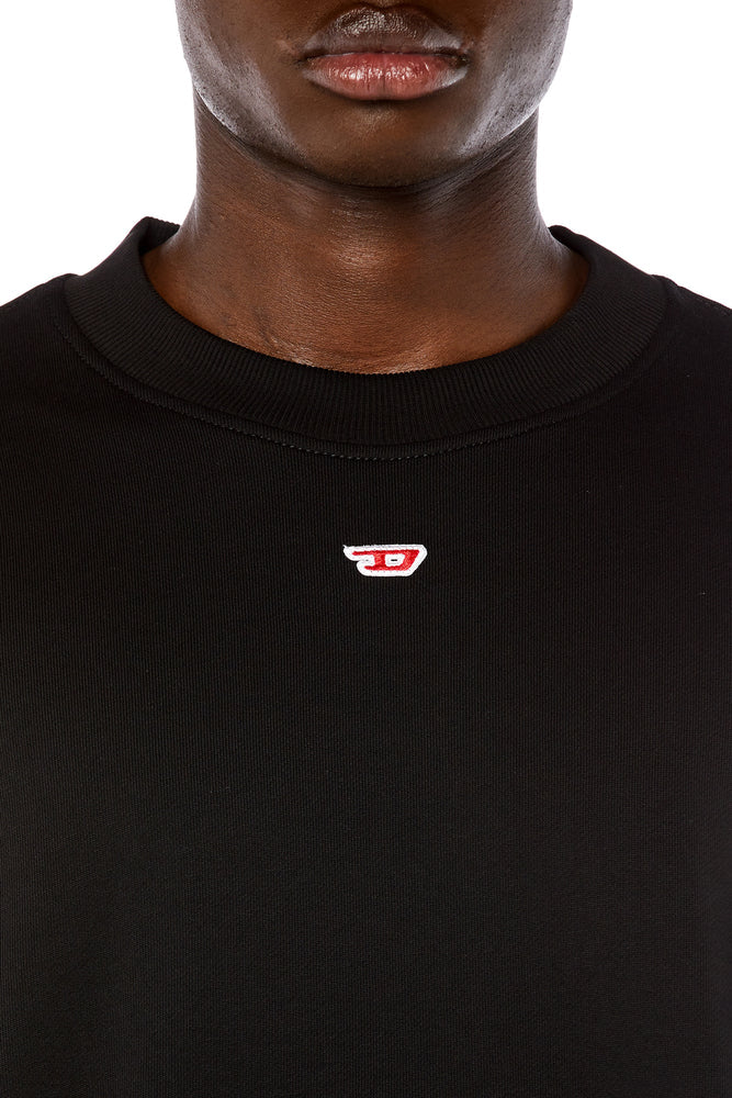 Sweatshirt with D logo patch