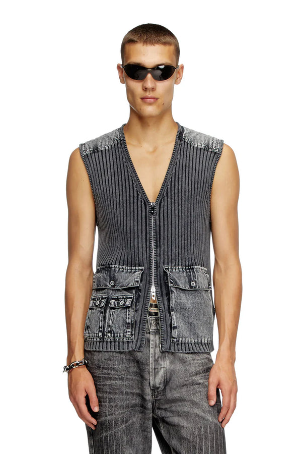 Utility vest with contrast panels