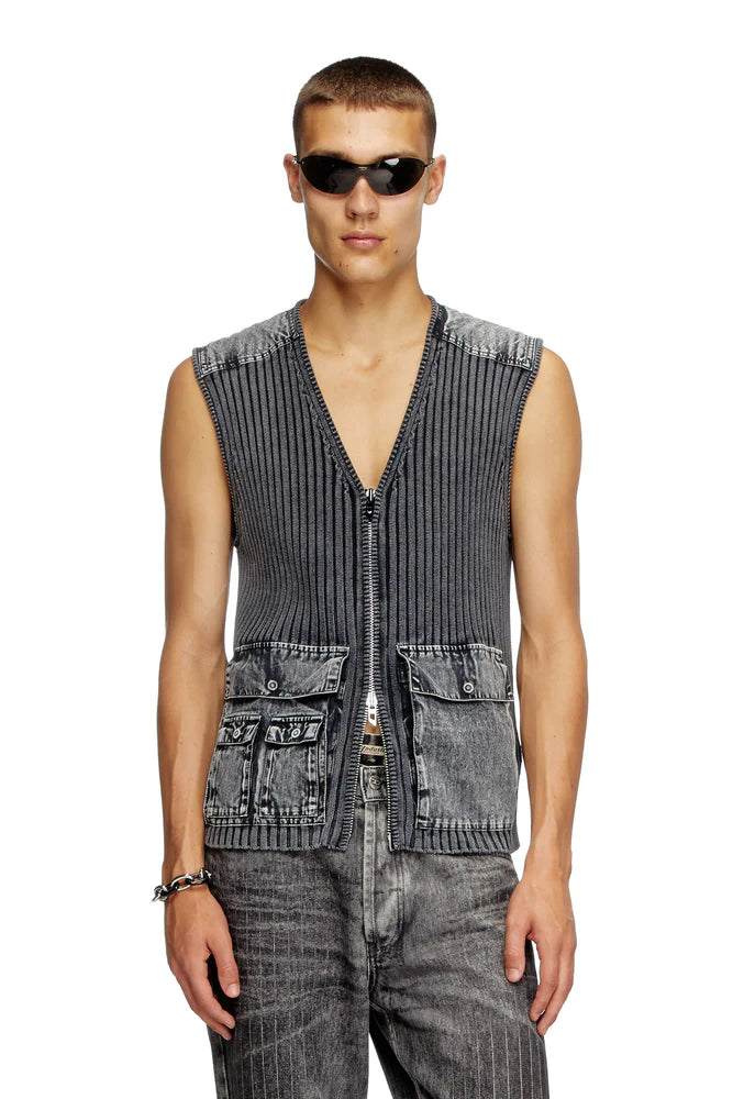 Utility vest with contrast panels