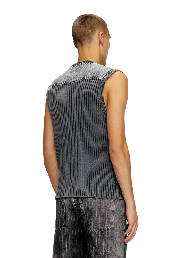 Utility vest with contrast panels