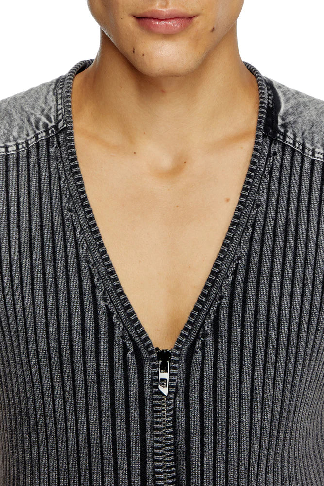 Utility vest with contrast panels