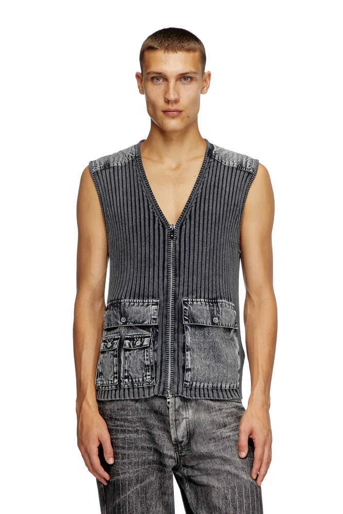 Utility vest with contrast panels