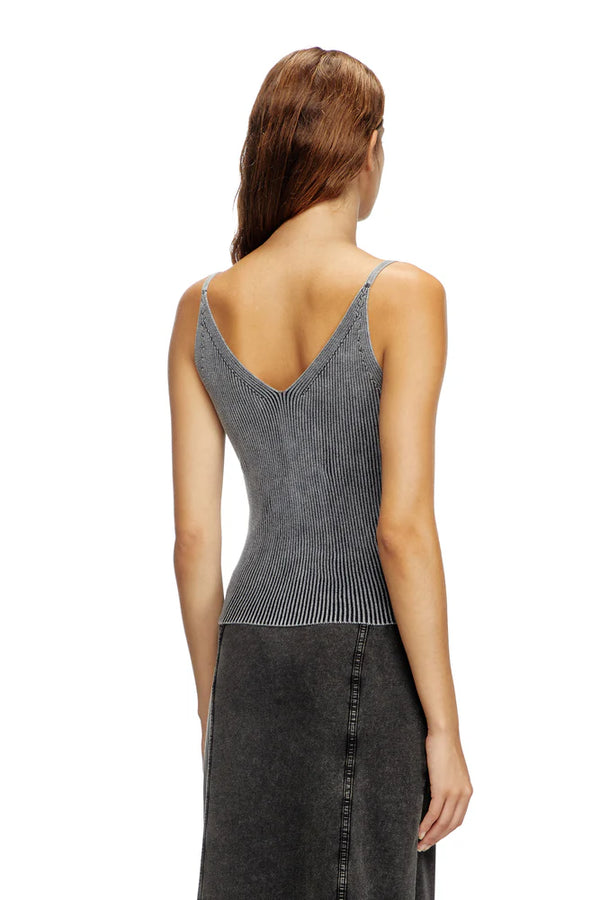 Knit tank top with denim cargo pockets