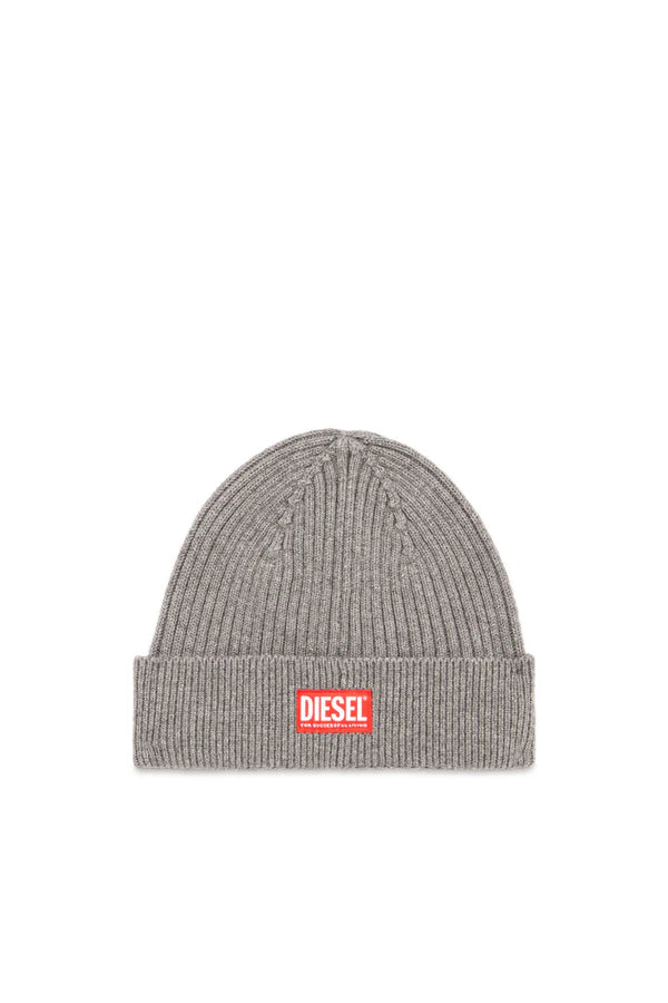 Ribbed beanie with logo patch