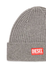 Ribbed beanie with logo patch
