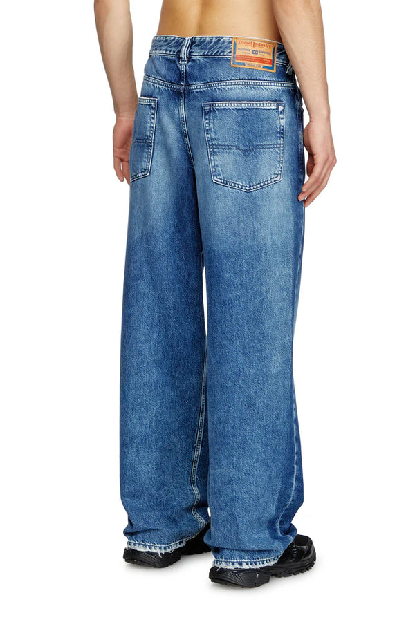 Relaxed Jeans - 2001 D-Macro