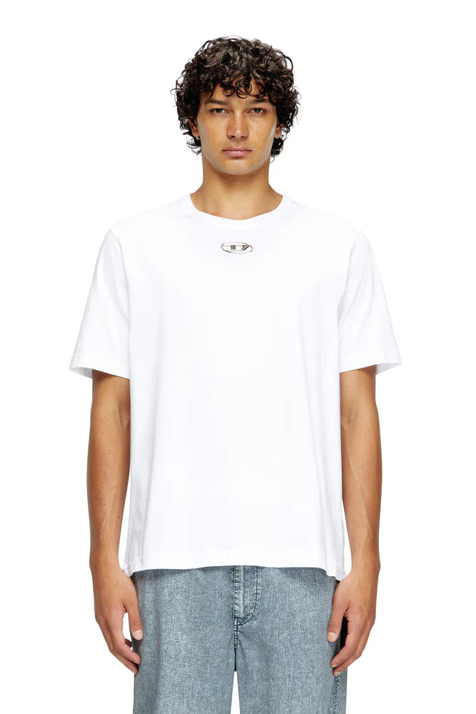 T-shirt with injection moulded logo