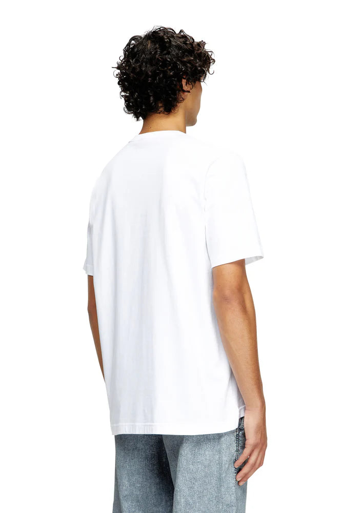T-shirt with injection moulded logo