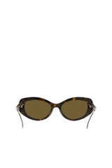 Cat-eye style sunglasses