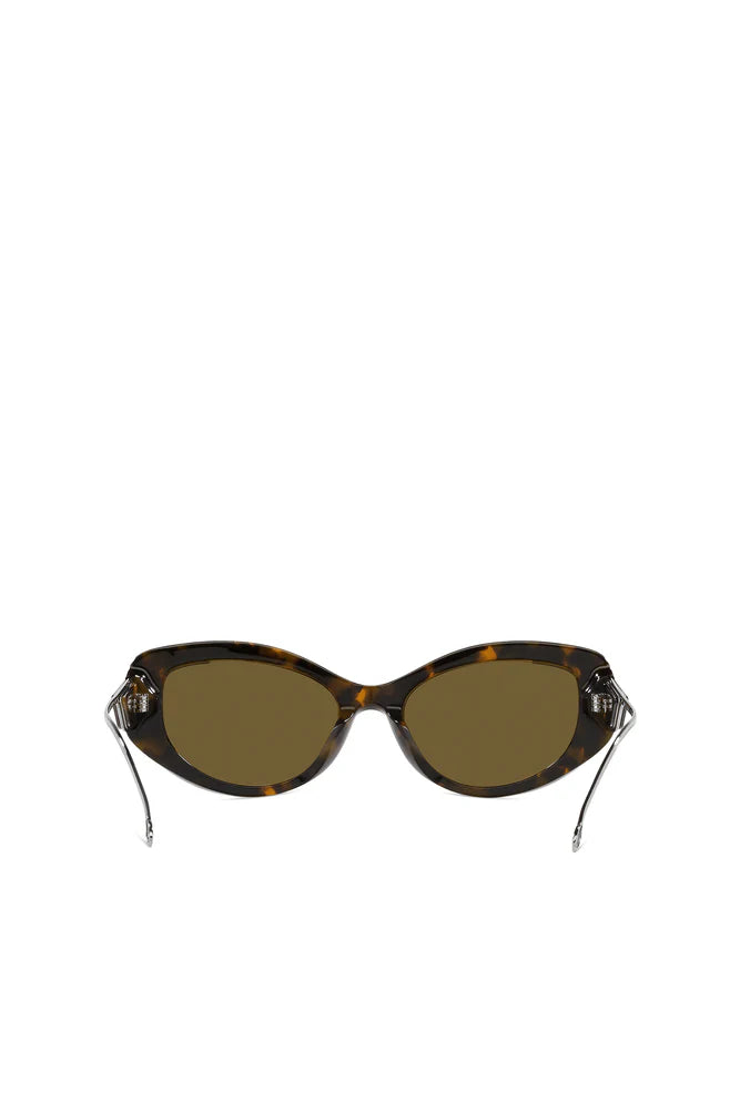 Cat-eye style sunglasses
