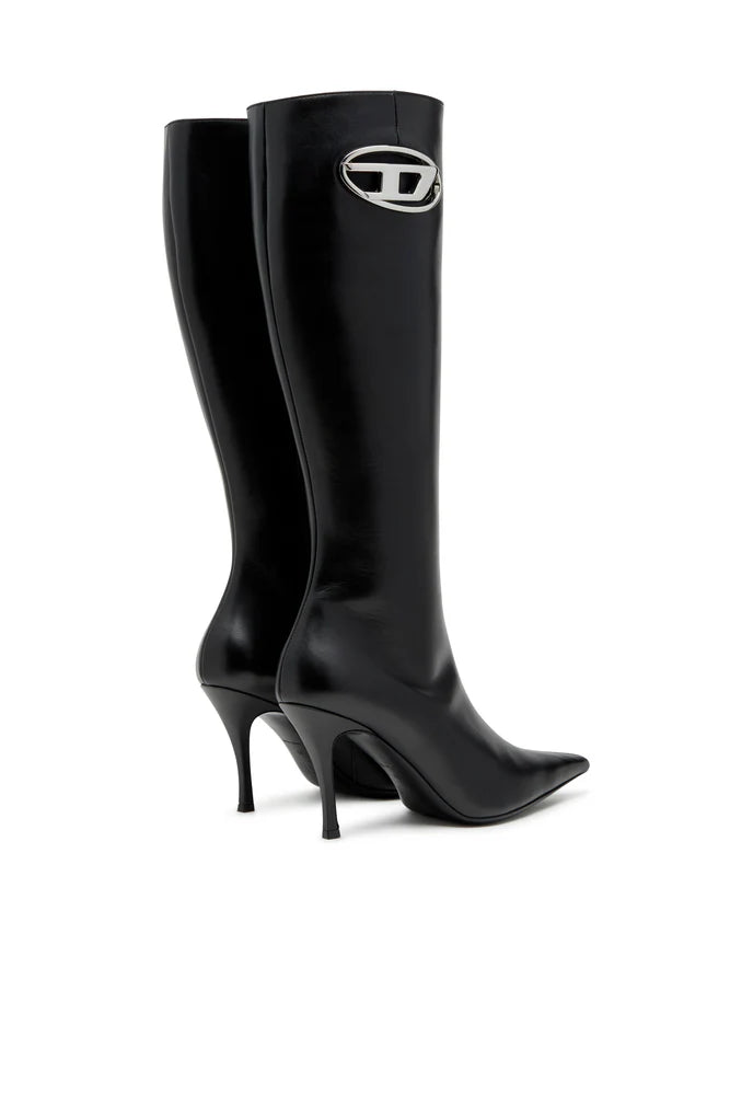 D-Venus-Leather boots with oval D plaque