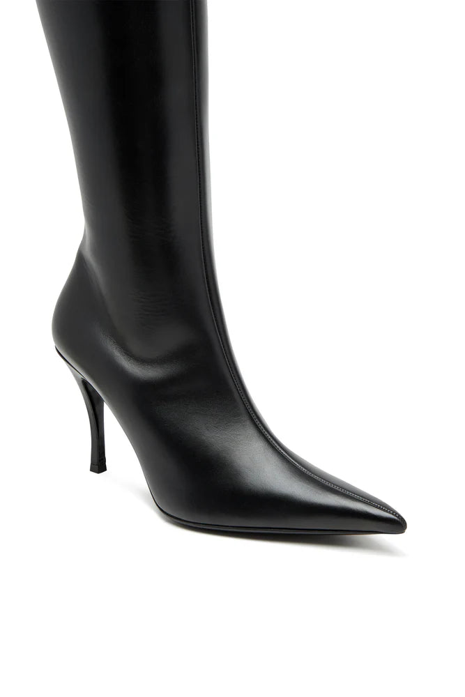 D-Venus-Leather boots with oval D plaque