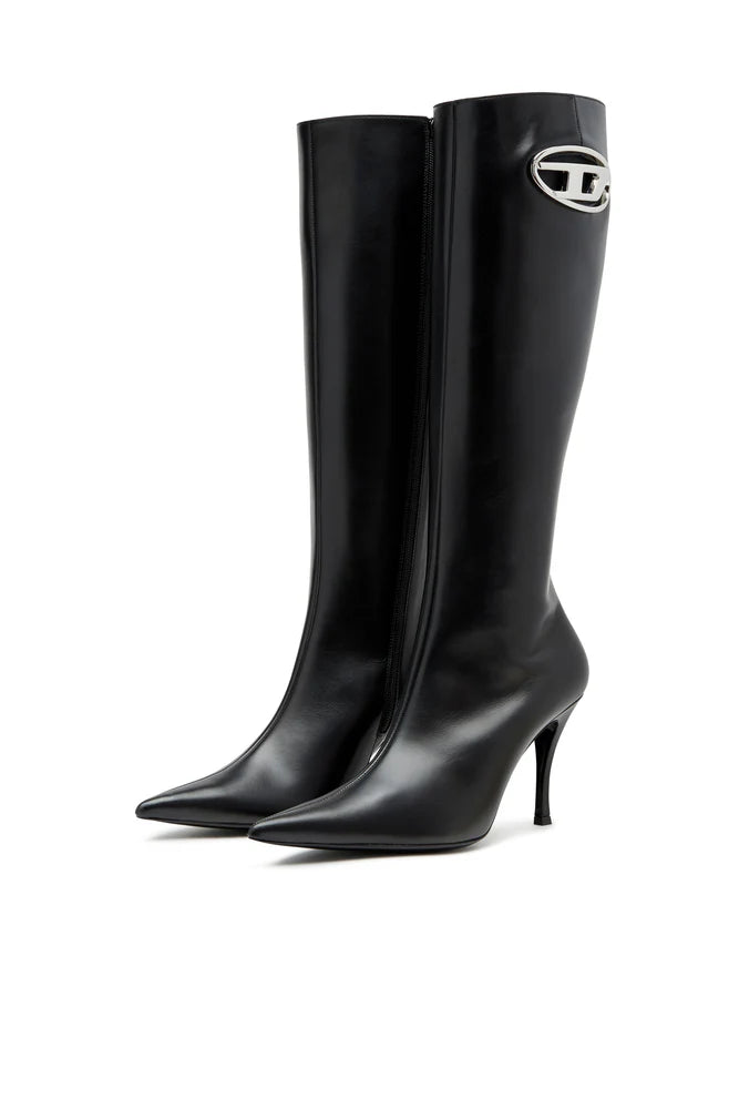D-Venus-Leather boots with oval D plaque
