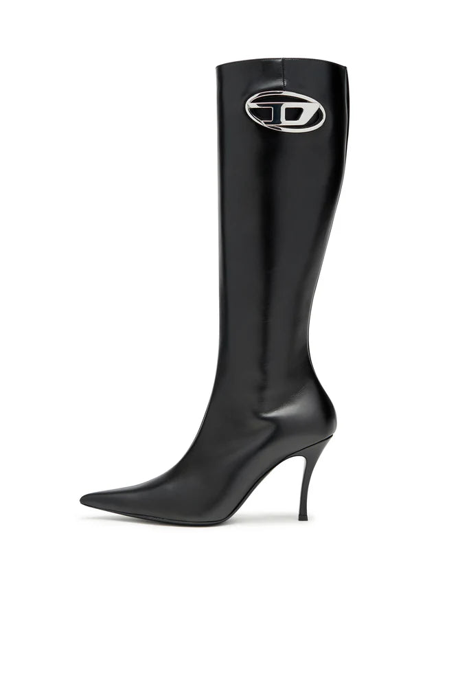 D-Venus-Leather boots with oval D plaque